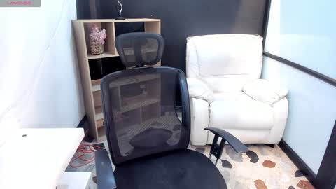 Snapshot of emysilver chatting on 02.04.25 Emy Silver online show from 02.04.25