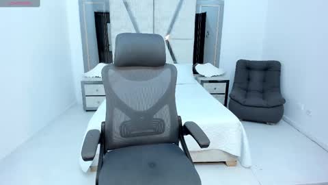 Snapshot of emysilver chatting on 02.12.25 Emy Silver online show from 02.12.25