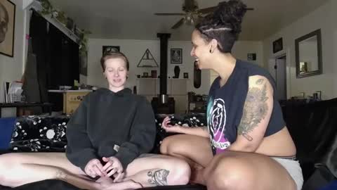 Snapshot of enby_dykes chatting on 01.09.25 Cedar redhead and River brunette online show from 01.09.25