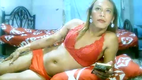 Snapshot of encantadats chatting on 01.17.25 CHUN LY online show from 01.17.25