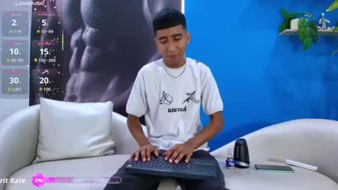 Snapshot of ender_h0t chatting on 09.14.25 Ender online show from 09.14.25