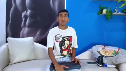 Snapshot of ender_h0t chatting on 09.30.25 Ender online show from 09.30.25