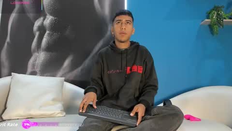 Snapshot of ender_h0t chatting on 10.11.25 Ender online show from 10.11.25