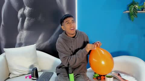 Snapshot of ender_h0t chatting on 10.12.25 Ender online show from 10.12.25