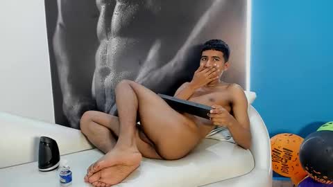 Snapshot of ender_h0t chatting on 11.05.25 Ender online show from 11.05.25