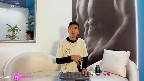 Snapshot of ender_h0t chatting on 11.16.25 Ender online show from 11.16.25