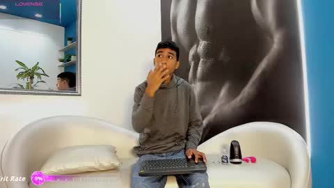 Snapshot of ender_h0t chatting on 11.18.25 Ender online show from 11.18.25