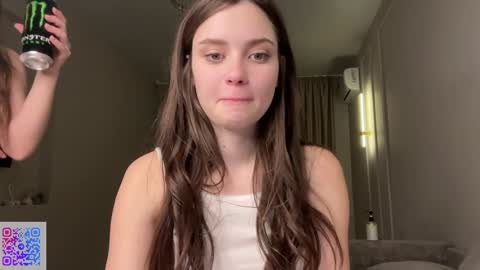 Snapshot of endlessmia chatting on 01.29.25 Mia online show from 01.29.25