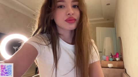 Snapshot of endlessmia chatting on 09.12.25 Mia online show from 09.12.25