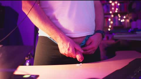 Snapshot of energybra chatting on 12.19.24 uk online show from 12.19.24