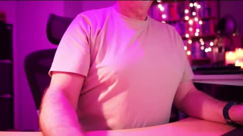 Snapshot of energybra chatting on 12.04.25 uk online show from 12.04.25