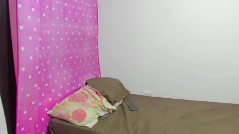 Snapshot of engel20042001 chatting on 12.11.24 engel20042001 online show from 12.11.24