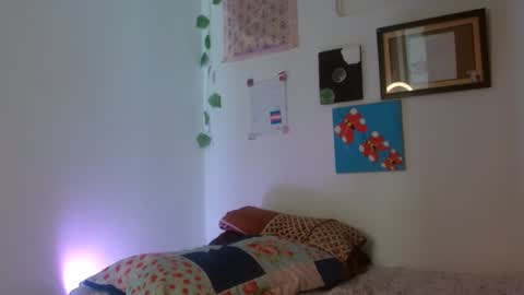 Snapshot of engel20042001 chatting on 10.10.25 engel20042001 online show from 10.10.25