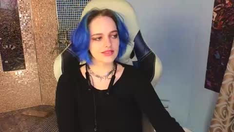 Snapshot of enifery chatting on 10.28.25 enifery online show from 10.28.25