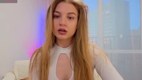 Snapshot of enjoyeverymoment_ chatting on 10.08.25 enjoyeverymoment_ online show from 10.08.25