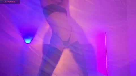 Snapshot of enjoyeverymoment_ chatting on 11.26.25 enjoyeverymoment_ online show from 11.26.25