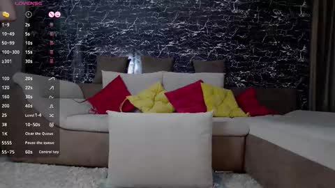 Snapshot of ennakymm chatting on 09.18.25 Enna online show from 09.18.25