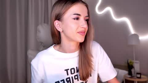 Snapshot of entya chatting on 10.30.25 entya online show from 10.30.25