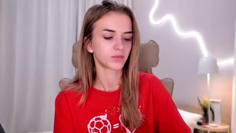 Snapshot of entya chatting on 11.07.25 entya online show from 11.07.25