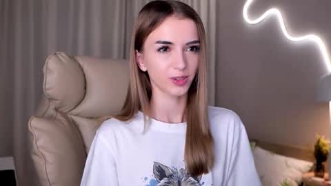 Snapshot of entya chatting on 11.22.25 entya online show from 11.22.25