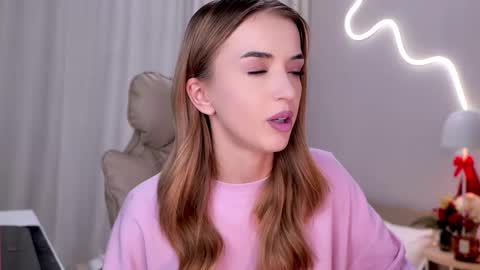 Snapshot of entya chatting on 12.16.25 entya online show from 12.16.25