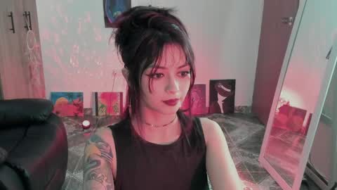 Snapshot of ephemeral_hot chatting on 05.13.26 Leyla online show from 05.13.26