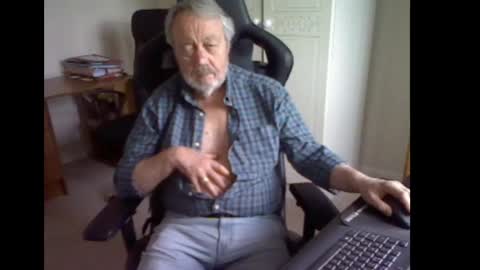 Snapshot of erasmus_d chatting on 05.02.26 erasmus_d online show from 05.02.26