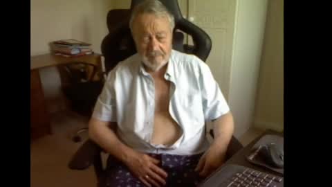 Snapshot of erasmus_d chatting on 05.26.26 erasmus_d online show from 05.26.26