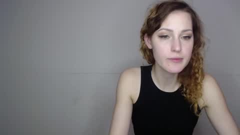 Snapshot of erdbeeren_mit_sahne chatting on 01.12.25 Erdbeeren mit Sahne online show from 01.12.25