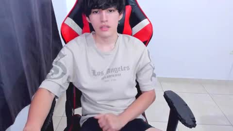 Snapshot of eren_tatakae chatting on 10.31.25 eren_tatakae online show from 10.31.25