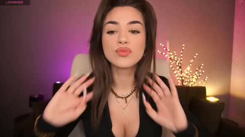 Snapshot of ericasin chatting on 11.17.25 Erica online show from 11.17.25