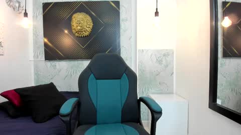 Snapshot of erick_zhimerman chatting on 02.20.25 online show from 02.20.25