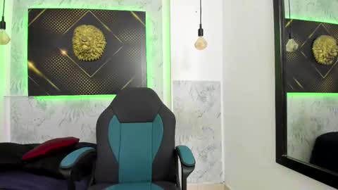 Snapshot of erick_zhimerman chatting on 02.20.25 online show from 02.20.25