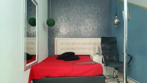 Snapshot of erick_zhimerman chatting on 10.08.25 online show from 10.08.25