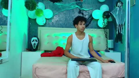 Snapshot of erick_zhimerman chatting on 10.27.25 online show from 10.27.25