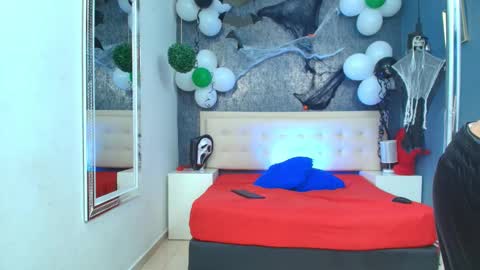 Snapshot of erick_zhimerman chatting on 10.29.25 online show from 10.29.25