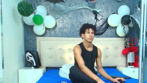 Snapshot of erick_zhimerman chatting on 11.02.25 online show from 11.02.25