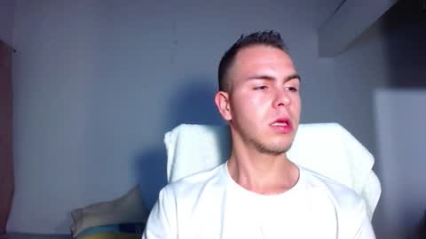 Snapshot of erik_rodriguez chatting on 11.19.25 Erik rodriguez online show from 11.19.25