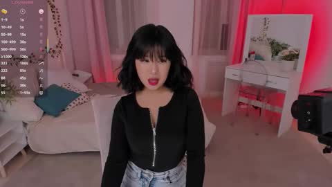 Snapshot of erika_kim chatting on 10.18.25 erika_kim online show from 10.18.25