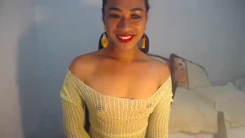 Snapshot of erika_madrigal chatting on 12.23.24 erika_madrigal online show from 12.23.24