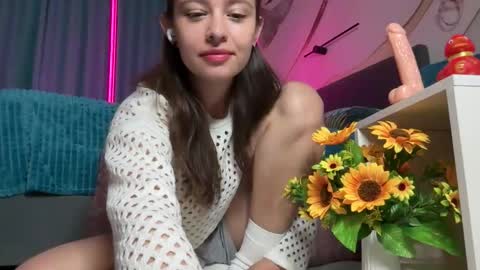Erika Miu online show from 10.17.25