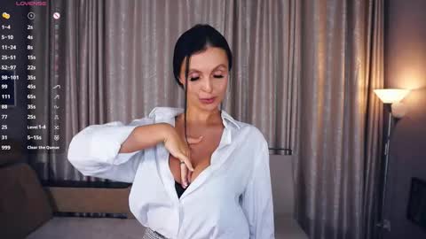 Snapshot of erlinefairall chatting on 09.29.25 Erline and Monica online show from 09.29.25