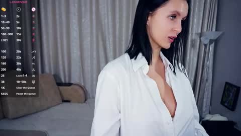 Snapshot of erlinefairall chatting on 11.16.25 Erline and Monica online show from 11.16.25