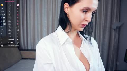 Snapshot of erlinefairall chatting on 11.27.25 Erline and Monica online show from 11.27.25