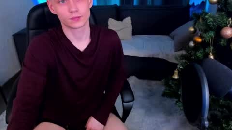 Snapshot of ermak_reborn chatting on 12.19.24 Max online show from 12.19.24