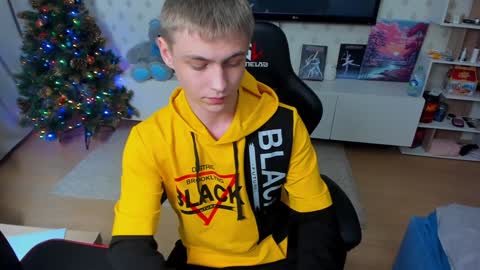 Snapshot of ermak_reborn chatting on 01.06.25 Max online show from 01.06.25