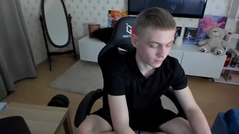 Snapshot of ermak_reborn chatting on 02.14.25 Max online show from 02.14.25