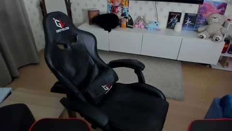 Snapshot of ermak_reborn chatting on 02.14.25 Max online show from 02.14.25