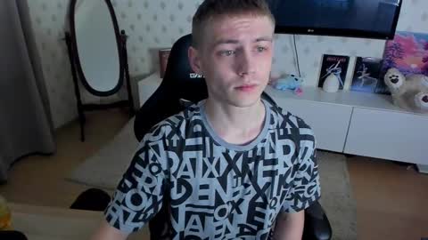 Snapshot of ermak_reborn chatting on 02.19.25 Max online show from 02.19.25