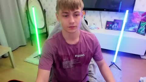 Snapshot of ermak_reborn chatting on 09.19.25 Max online show from 09.19.25